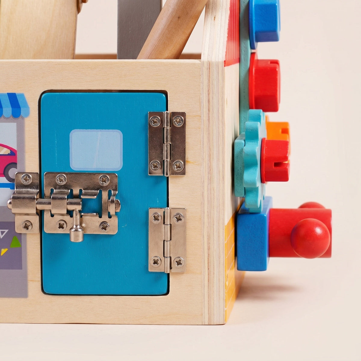 Montessori-gereedschapshuis met bouwonderdelen