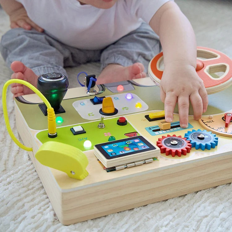 Montessori-activiteitenbord met bedieningselementen