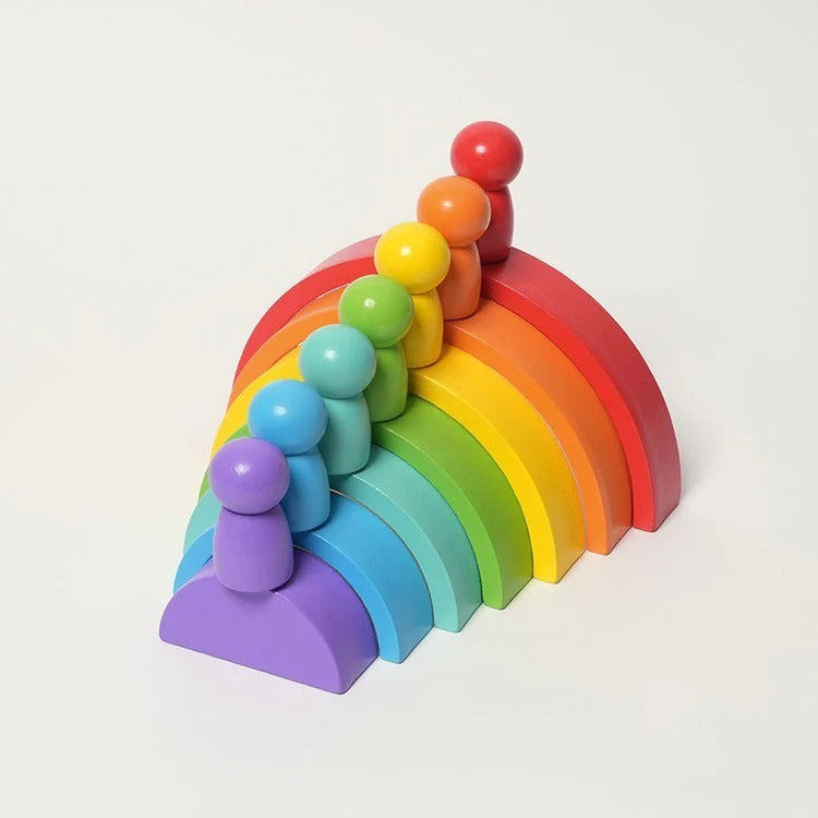 Montessori-regenboogstapelspel met figuren