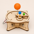 DIY-houten zonnestelselmodel