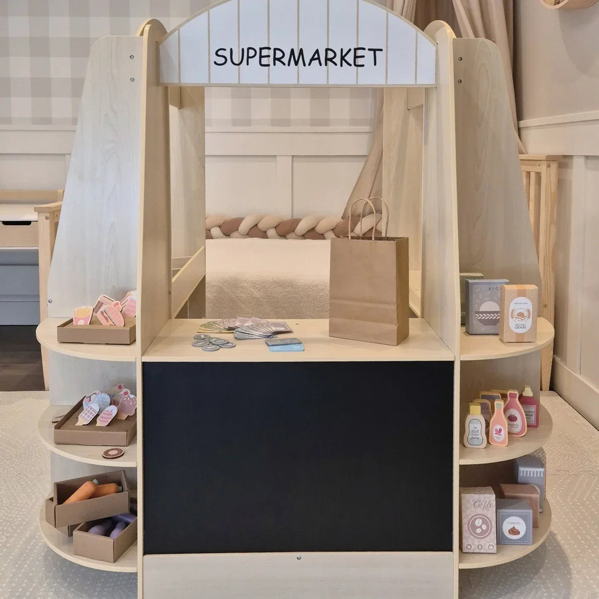 Montessori-marktkraam met producten & speelgeld