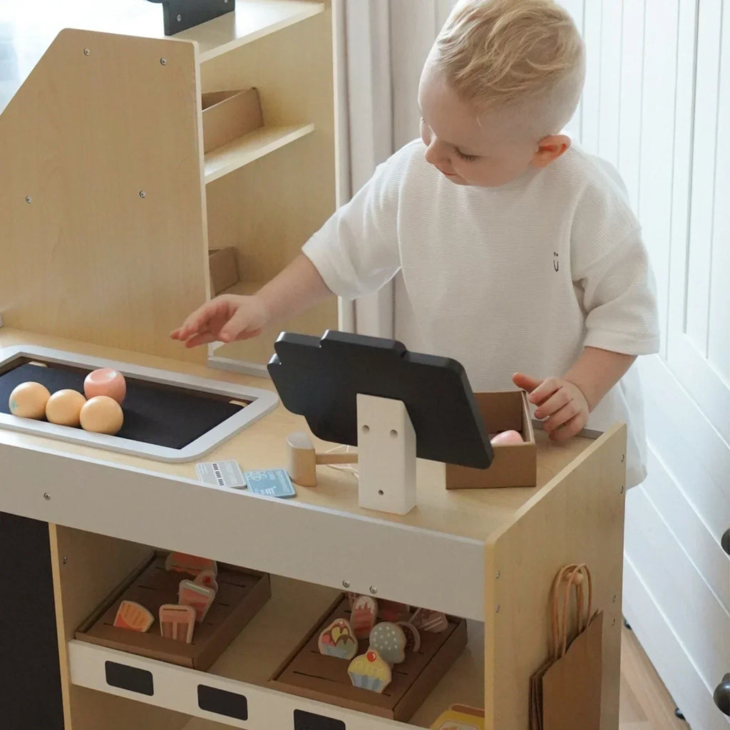 Montessori-marktkraam met kassa