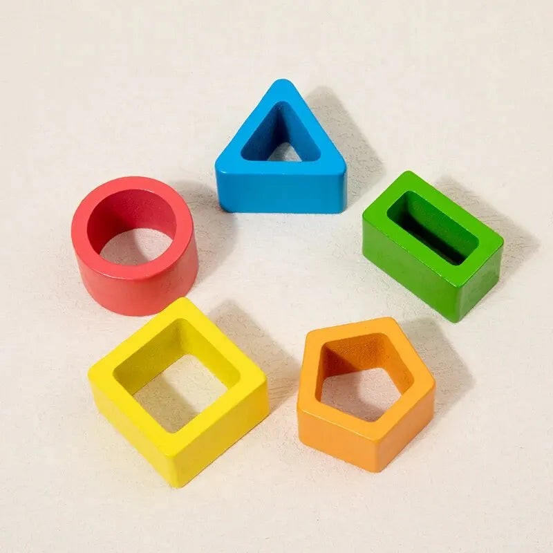 Montessori-stapelpiramides met vormen