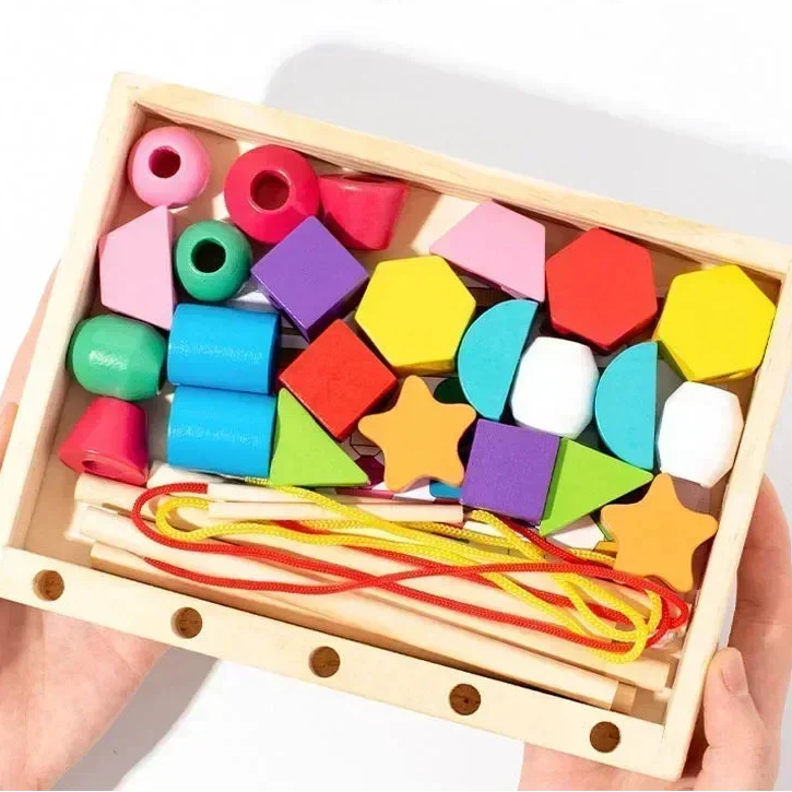 Montessori-kralenstapelspel met voorbeeldkaarten
