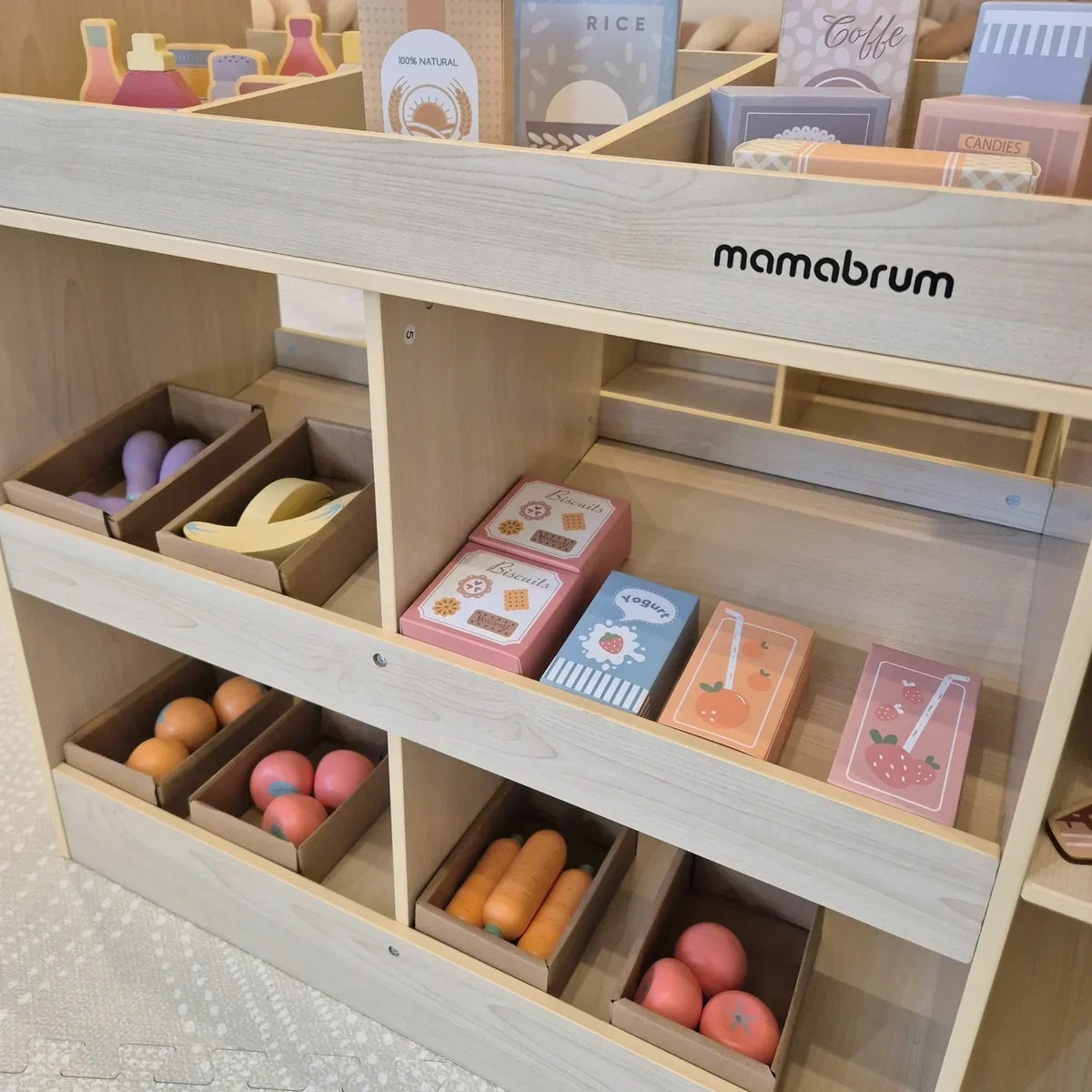 Montessori-marktkraam met producten & speelgeld