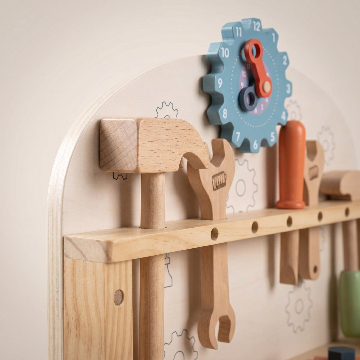 Montessori-werkbank met gereedschap