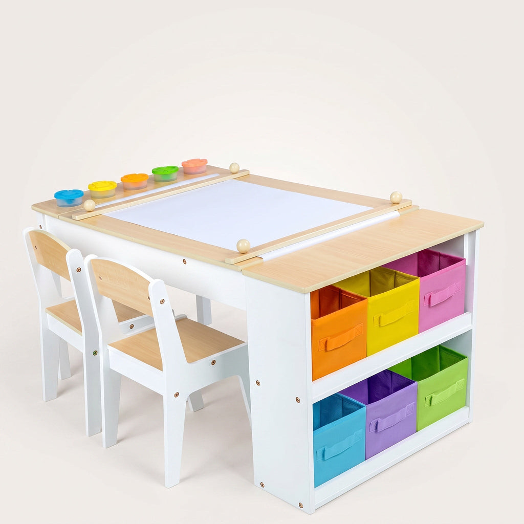 Montessori-activiteitentafel met tekenbord