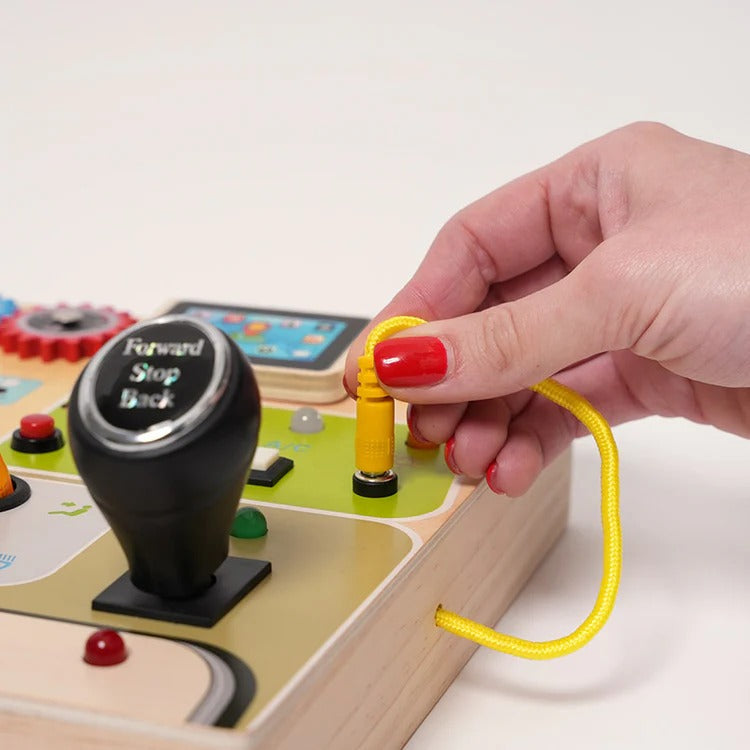 Montessori-activiteitenbord met bedieningselementen