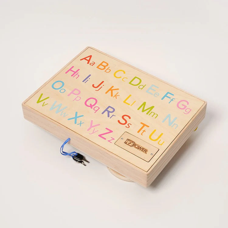 Montessori-activiteitenbord met bedieningselementen