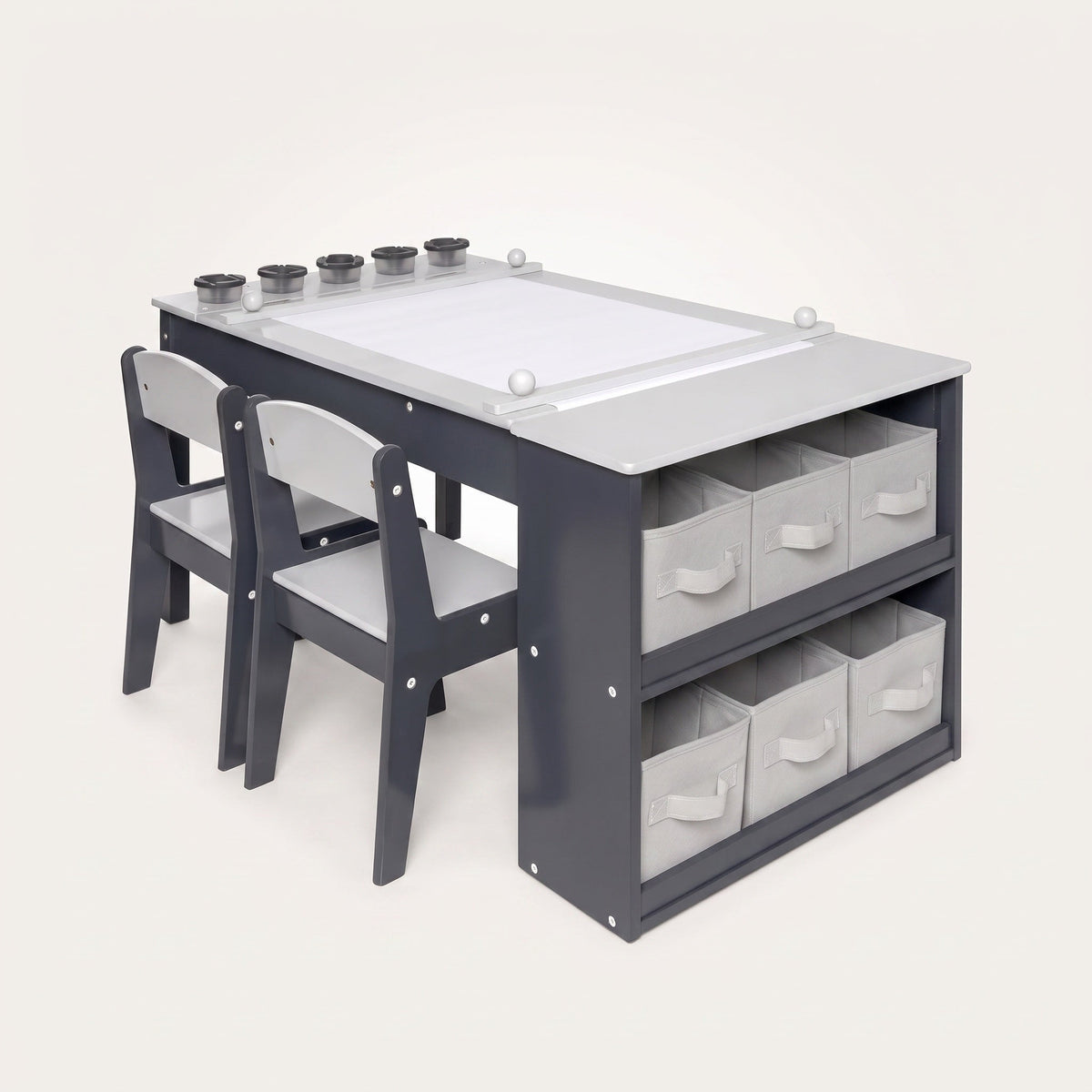 Montessori-activiteitentafel met tekenbord
