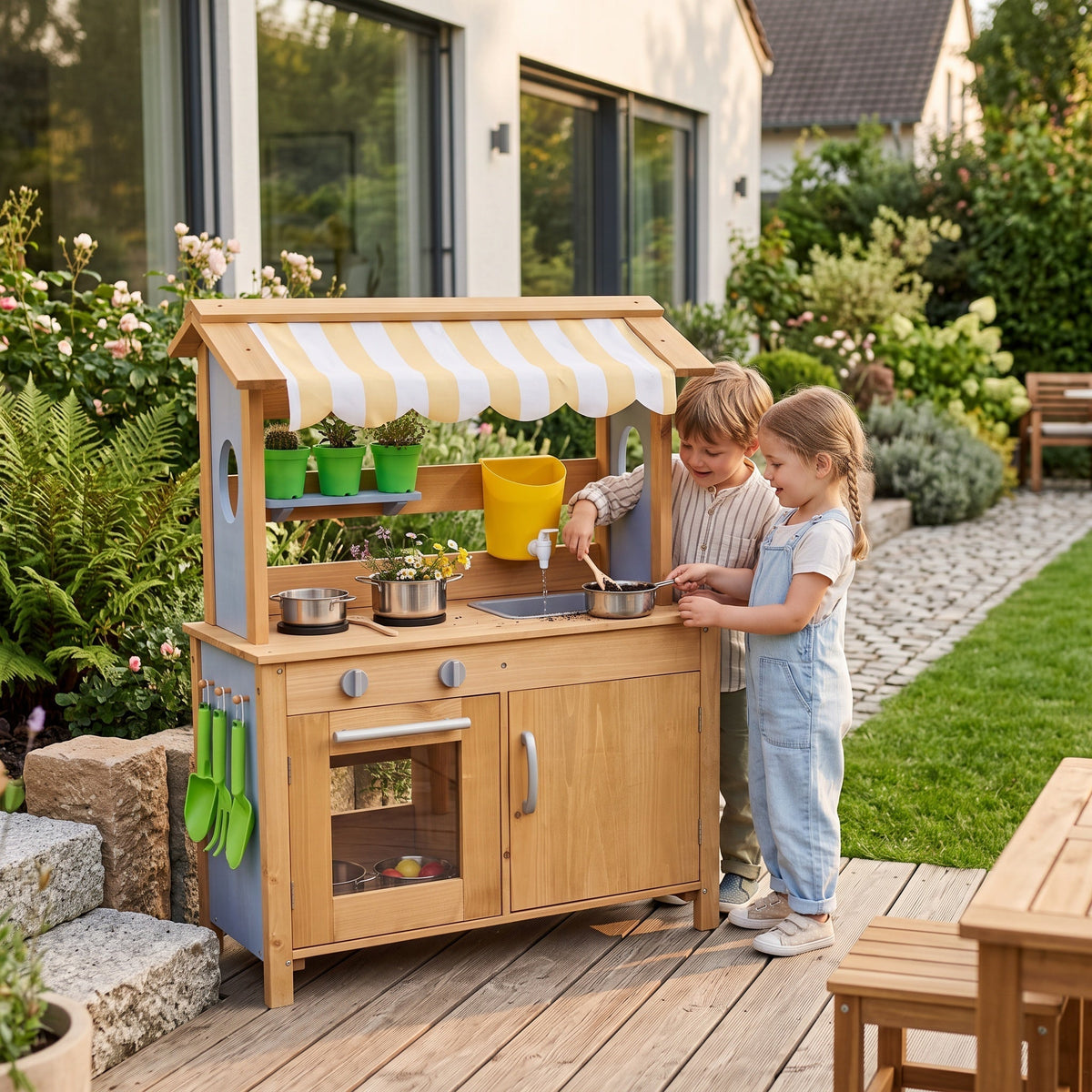 Montessori-buitenkeuken met waterstation