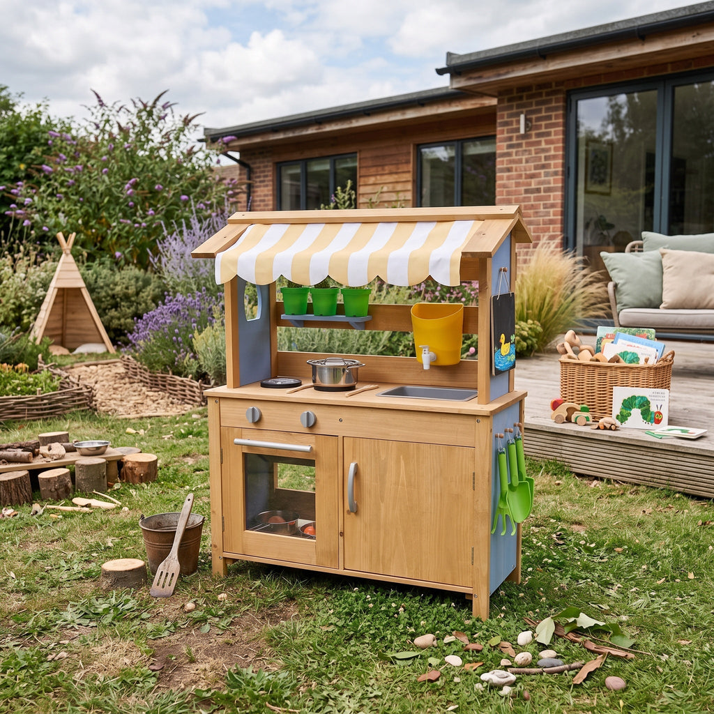 Montessori-buitenkeuken met waterstation