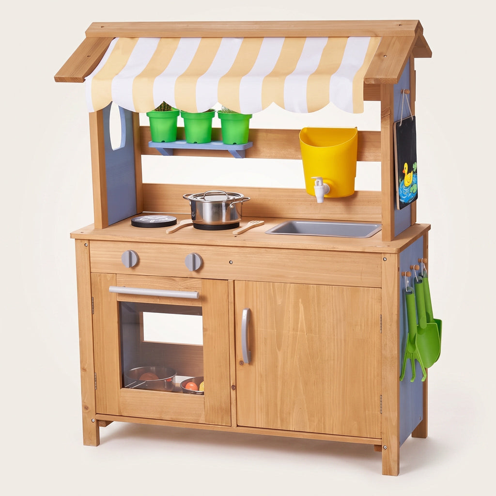 Montessori-buitenkeuken met waterstation