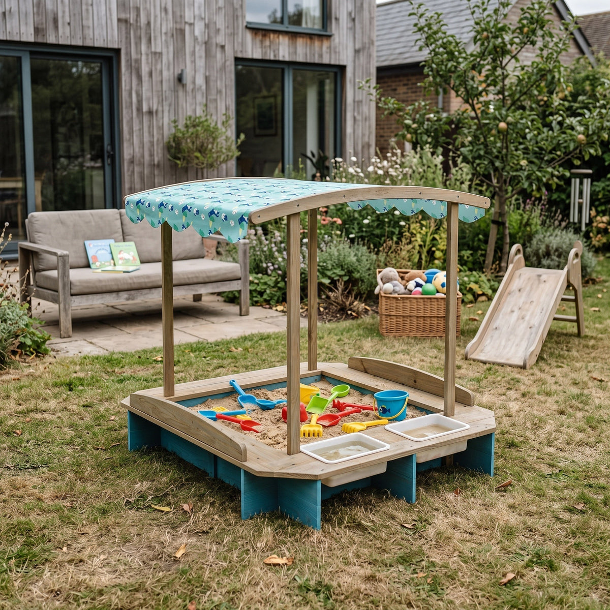 Montessori-zandbak met dak & watergedeelte